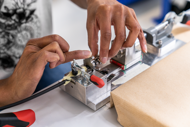 Fabrication de connecteurs pour fibres optiques