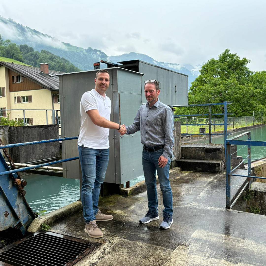 Handschake zwischen Sven Gerschwiler und Daniel Gavin
