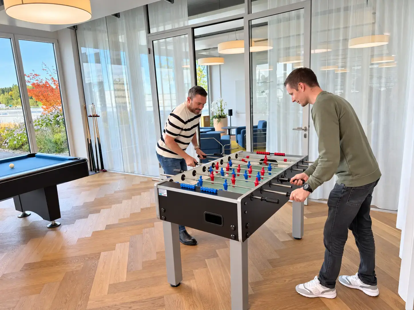 Table de baby-foot dans la salle de séjour